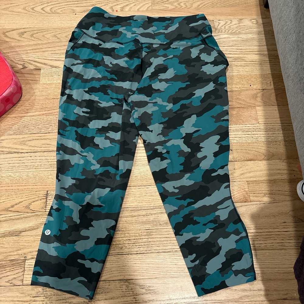 Lululemon leggings size 20 23” inseam camo blue/green